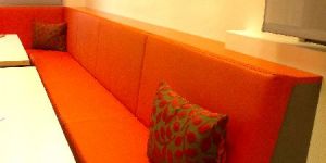 Bank mit Polster.jpg